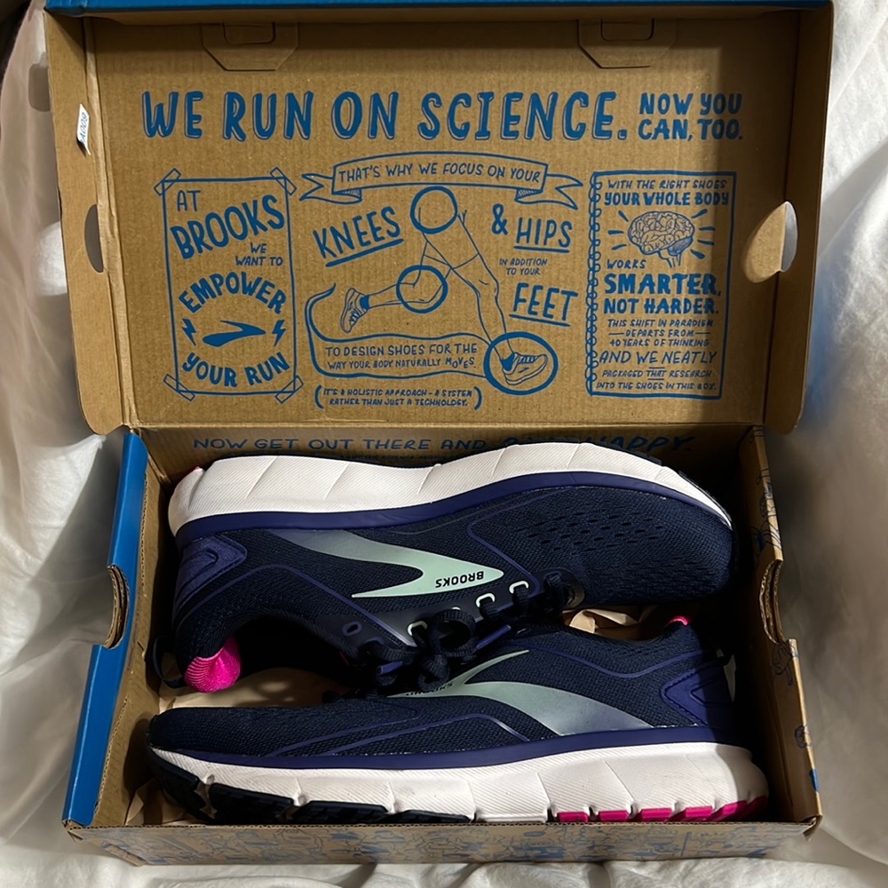 Women Brooks Transmit 3 sneakers